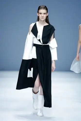 时装 我爱buy 正文