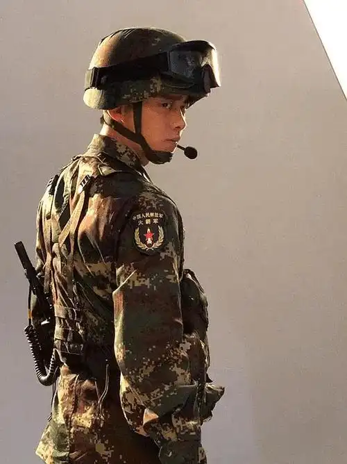 转发内行解读李易峰号手就位海报有人看吗