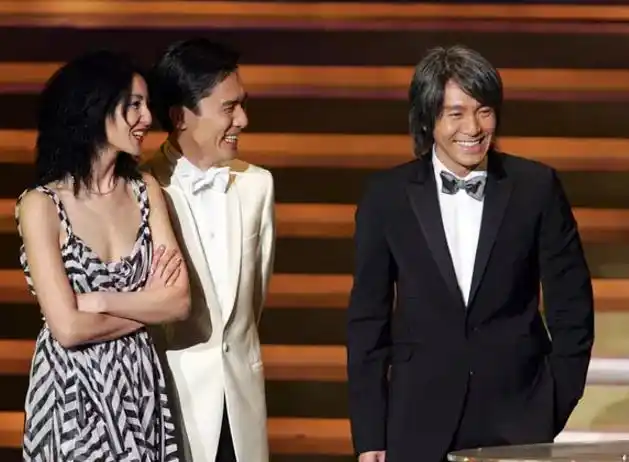 周星驰否认秘婚后莫文蔚出席活动时称如果他真的结婚就恭喜他