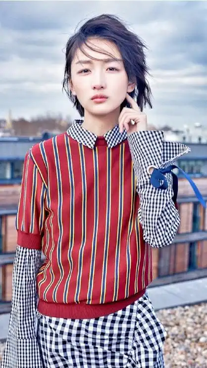 明星壁纸分享—周冬雨