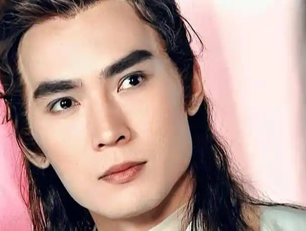 他甘愿将上亿身家给前妻,只为留住女儿,今53岁因女儿再度走红_焦恩俊