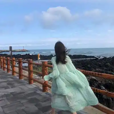 真人女头像小清新背影 可爱风漂亮的一个人高清女生图片