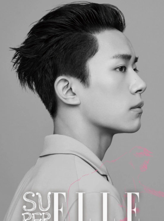 易烊千玺最新硬照:大背头眼神中全是魔力,最后一张侧颜就是极品