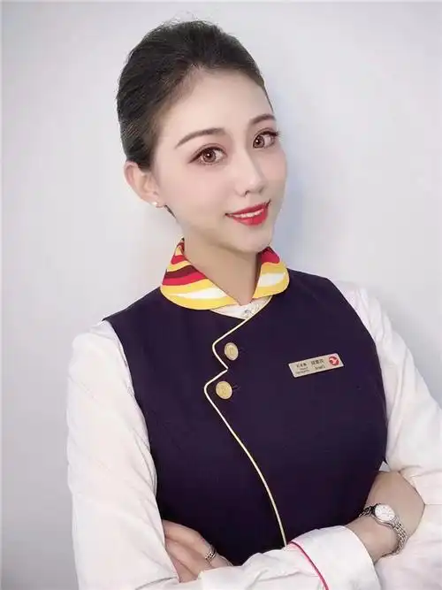 天津航空空姐刘康丽:我很庆幸,飞行让我变成了曾羡慕的模样