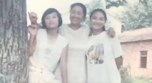 贾玲"整容式"近照曝光:暴瘦100斤,颜值逆天,我却笑不出来.