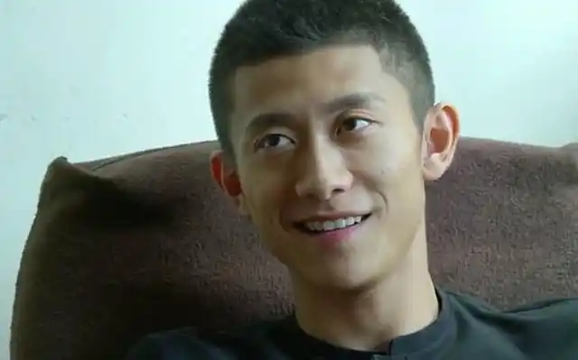 张一山再换造型,气质大变韩范十足,论痞帅谁能比得过他?_网易订阅