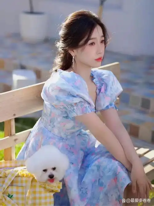 虞书欣演绎的连衣裙让你惊艳,尽显可爱与优雅