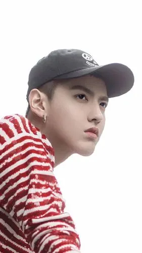 小鲜肉吴亦凡精致五官帅气写真图片