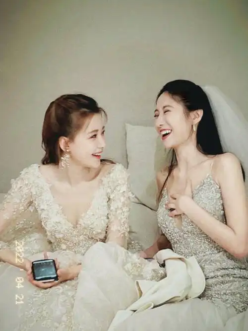 吴优和孙怡一起穿婚纱##孙怡吴优婚纱照