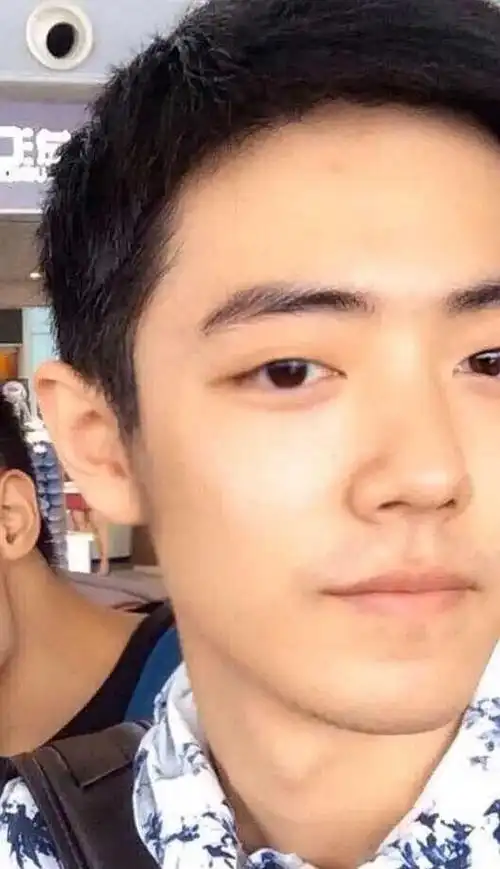 肖战最受欢迎7张旧照对着摄像头扭秧歌最后1张被转载3百万次