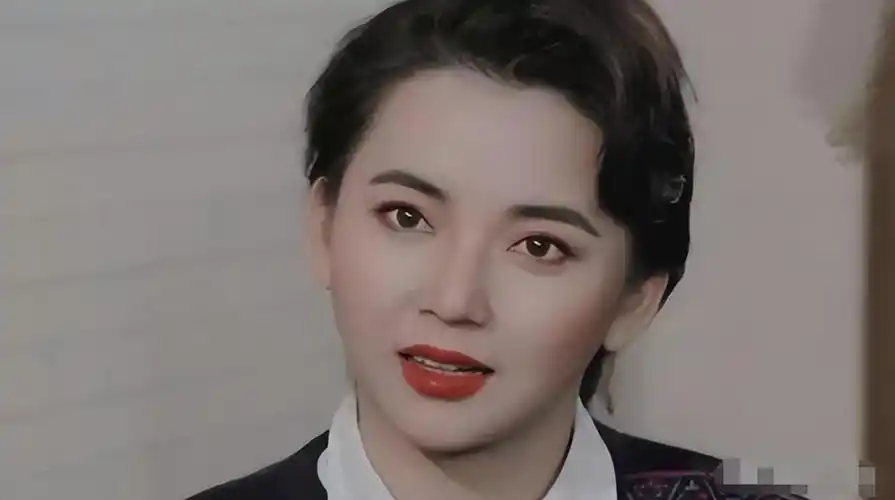 胡慧中年轻时被称为"小林青霞",足以见得她有多漂亮.