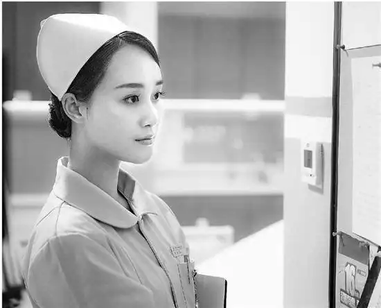 蓝盈莹在《外科风云》中饰演护士杨羽.