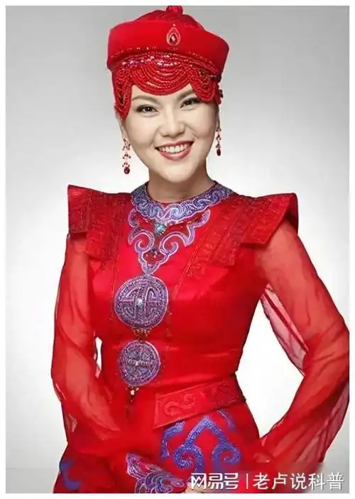 标题:乌兰图雅:从央视宠儿到"冒牌"风波的陨落|套马杆|乌兰托娅|中央