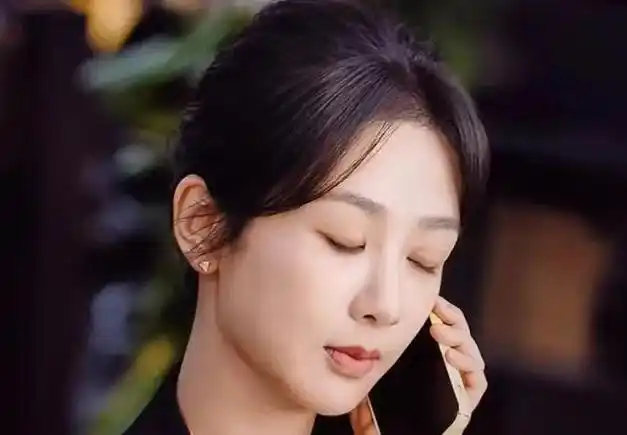 李一桐发际线登上热搜,网友吐槽快秃顶,她的回答撕开娱乐圈内幕|金晨