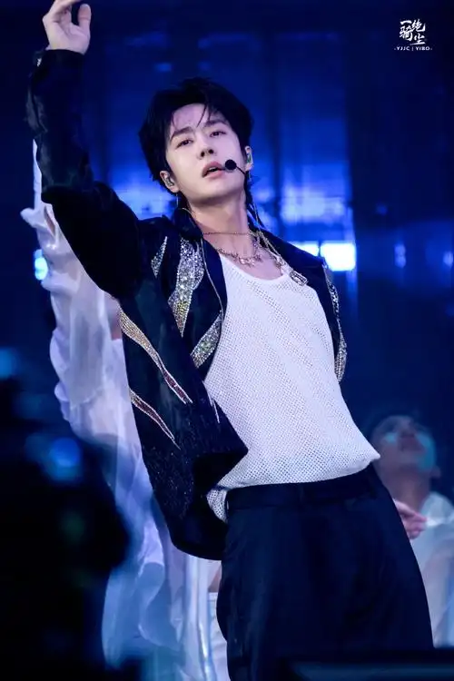 王一博新歌舞台##王一博 绿海