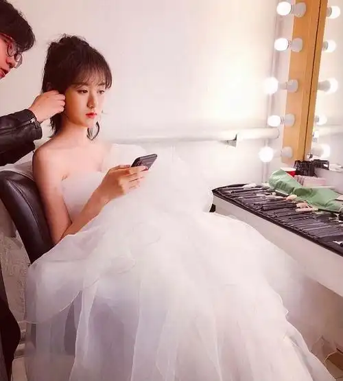 想看袁冰妍穿白色婚纱