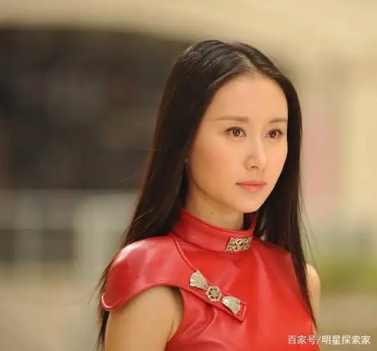 毕竟当时的舒畅还年轻,想去国外充实一下自己,所以她去国外旅行读书