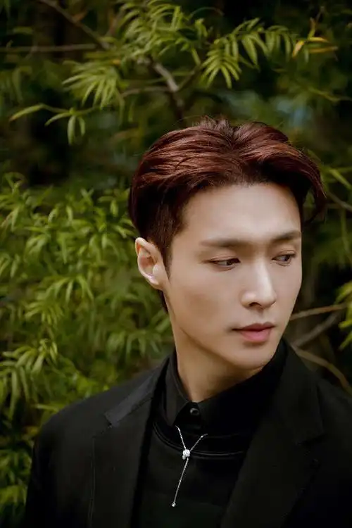 官方唯一受邀音乐大使张艺兴现身格莱美红毯,全英文采访大方得体