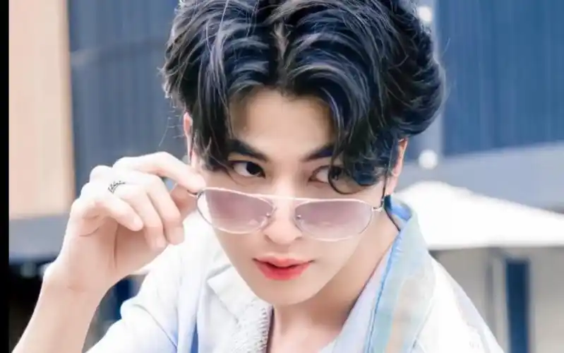 【gulfkanawut】我男朋友呢? |微信8.0状态