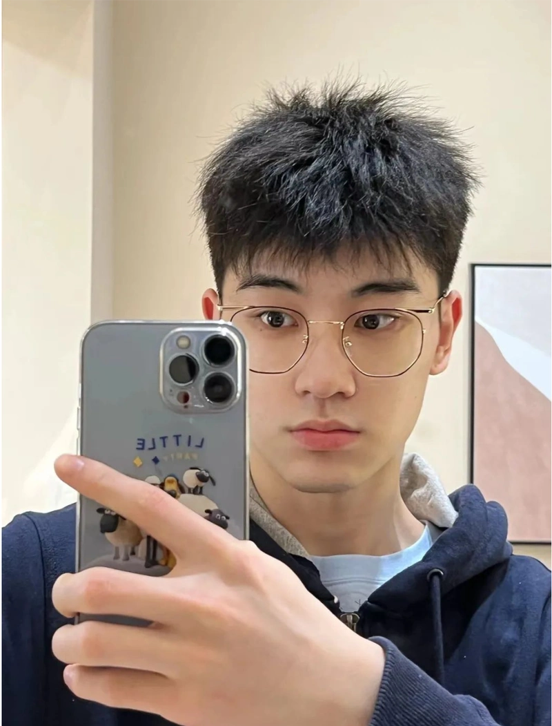 男人发型别凑合,想帅你就看看这10多款,时尚有型很精神