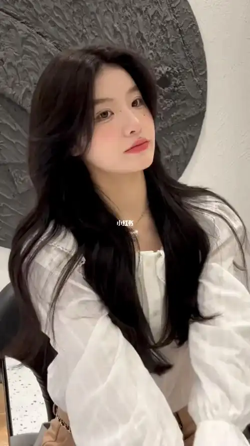 非常修饰方圆脸的发型微层次中长发