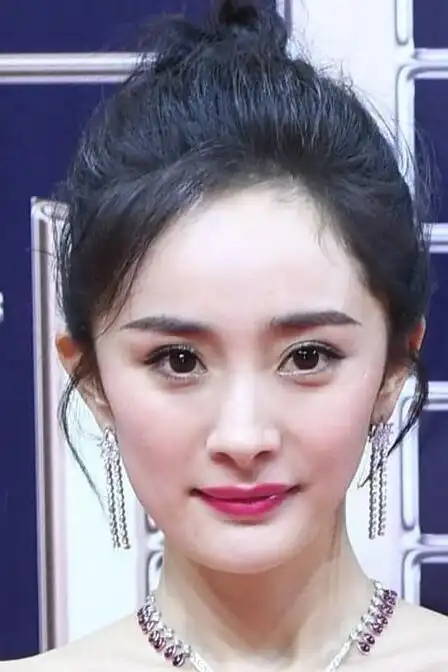 扎丸子头也要看颜值!赵丽颖杨幂谁更可爱?