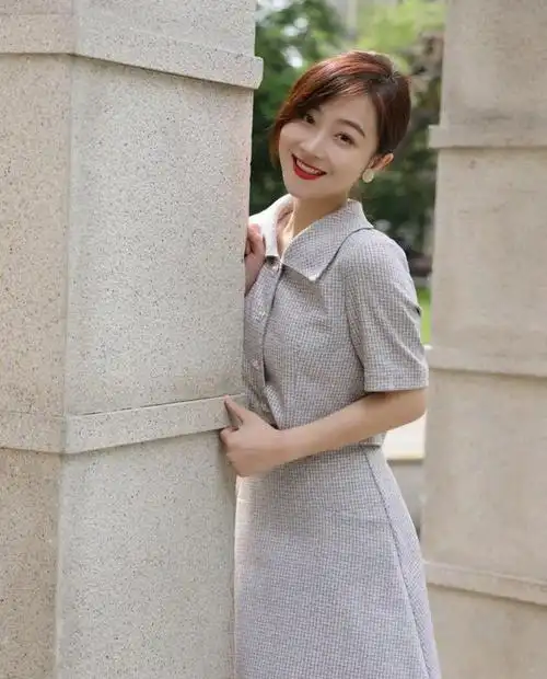 大气温婉的美女,给你展示裙装的魅力