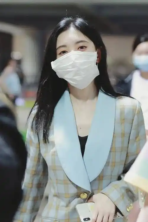 鞠婧祎拒绝王思聪示爱,资源接到手软,她靠的究竟是什么?