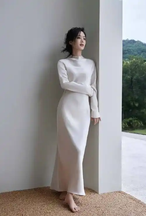 赵丽颖登杂志封面美照曝光,赤脚躺在阳台上过于撩人_自然_小丸子_风格