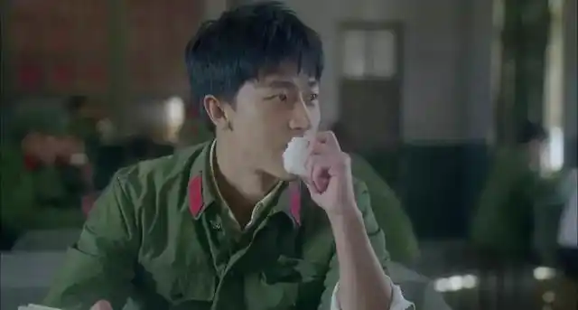 因周杰伦而被换角搭档周迅后终于走红如今黄轩迎来自己的芳华