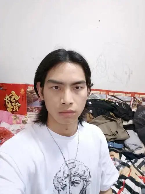 小伙子,长的挺丑.#长发男生