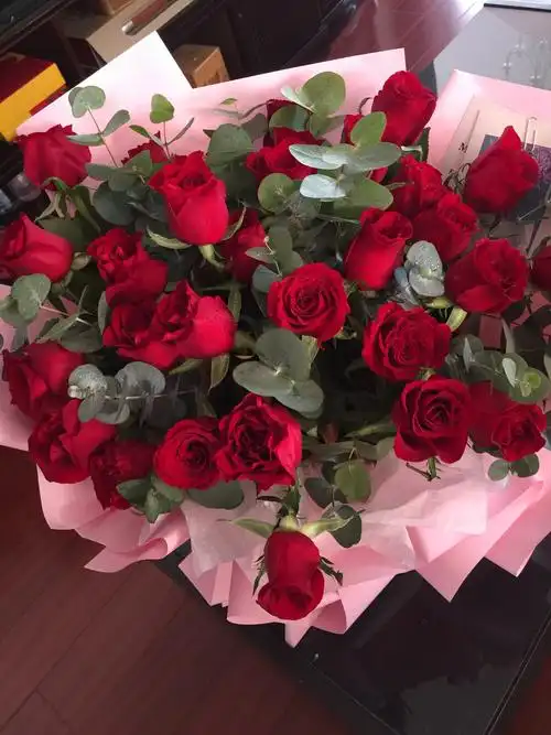 玫瑰花真漂亮,女儿小棉袄好贴心!