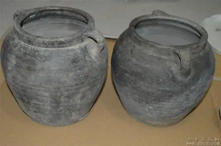 2个虎头双耳瓦罐1294