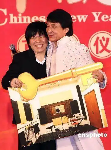 据他透露,张艺谋和导演组正是听了常石磊,陈小朵版的《我和你》,才