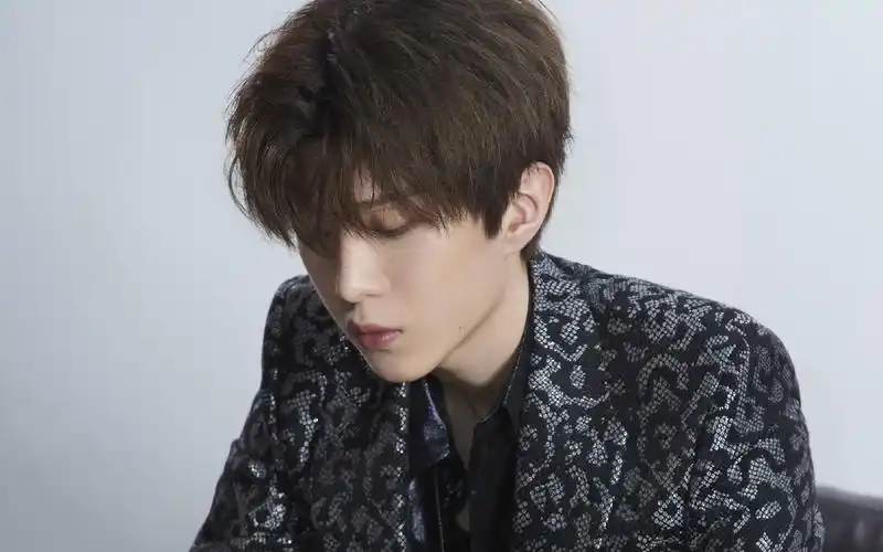 范丞丞帅气写真图片桌面壁纸