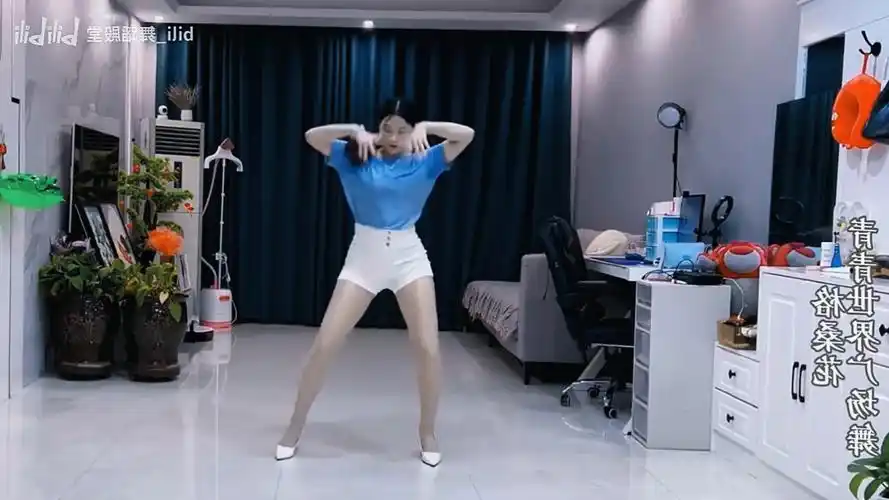 青青世界广场舞【舞之迷】慢摇 抖音视频 抖音主播 舞艺 舞蹈 舞蹈