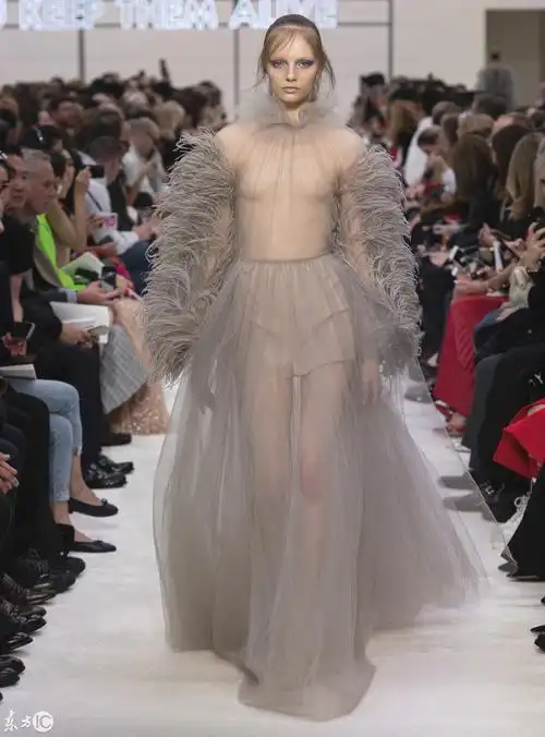 2019年秋冬巴黎时装周图片集,图四看了对国内时尚界有点启发