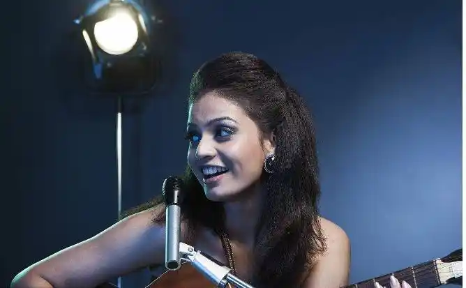 情感上的坎坷也是让她的歌喉更具有磁性,她就是歌手林忆莲