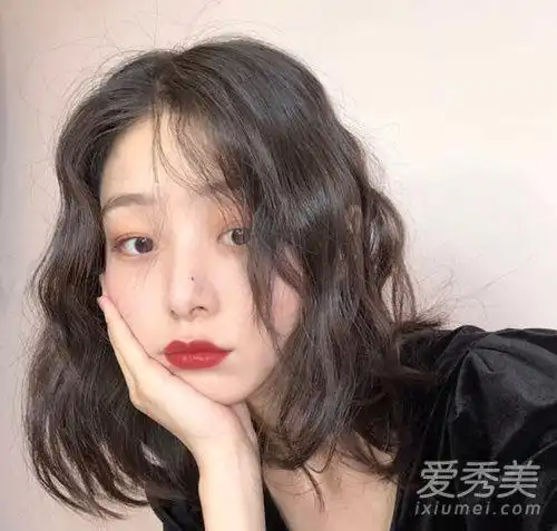 中分适合什么烫 2019最新短发烫发图片