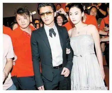 引人注目的影视明星张柏芝与谢霆锋|甜蜜|记者|娱乐圈|粤语歌曲|华语