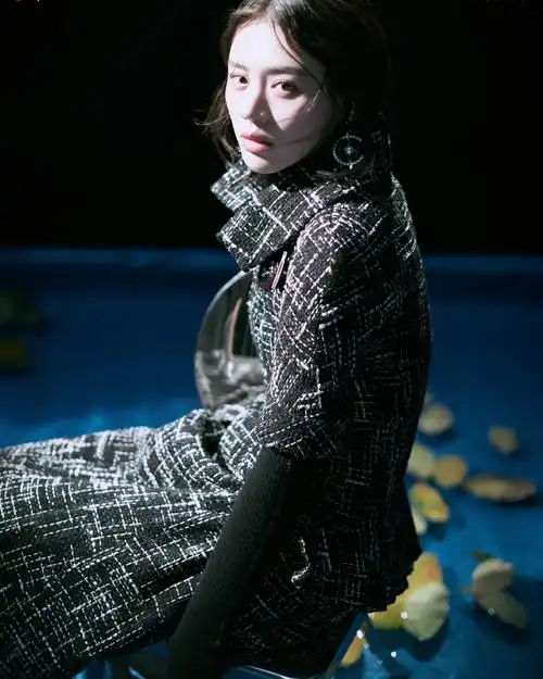 马思纯演绎霸道女总裁紫色西服套装尽显高冷美艳满满的高级感