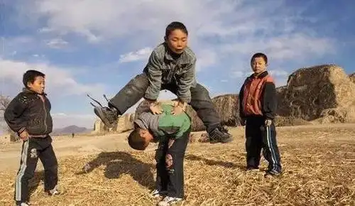 农村故事|70,80后小时候玩的玩具 你玩过几个?