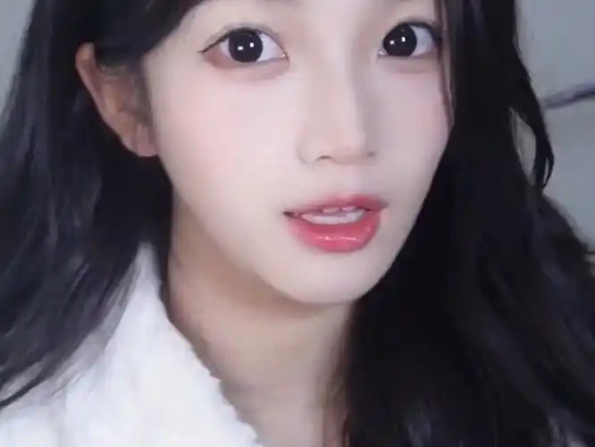 神仙颜值清纯迷人少女小姐姐