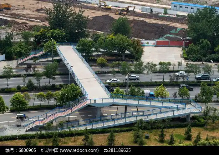 俯拍人行天桥图片