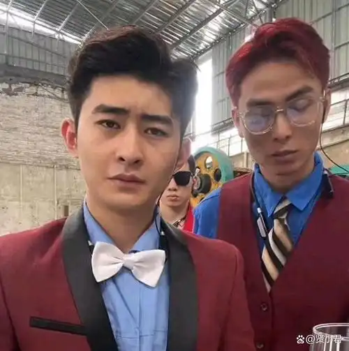 佛山电翰走红之后就带着父母买了一辆奔驰难怪这么多人想当网红