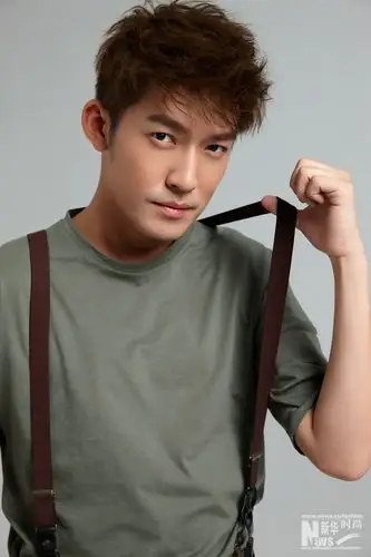 张博藏蓝色经典暗红条纹白色条纹毛衣驾驭百变风格