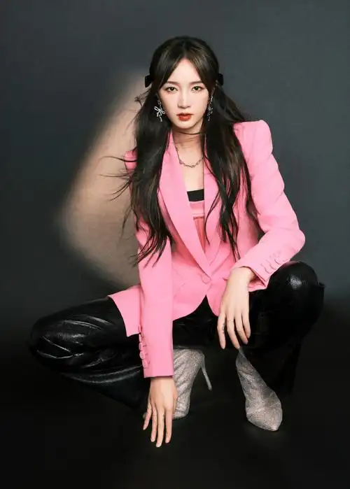 孟佳超话94#央视跨年晚会##2023跨年祝福#粉色摩登95甜酷少女热血