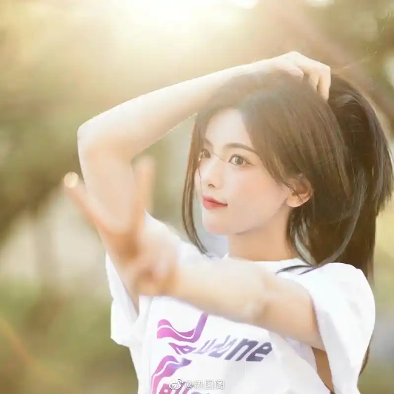 宝藏女孩杨超越头像