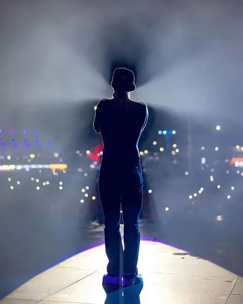 贾斯汀比伯justinbieber面瘫后巡回演唱会又暂停了