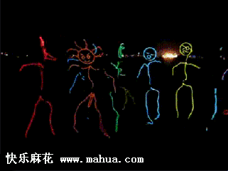 穿黑色衣服上面贴上荧光棒在黑暗中瞬间变得